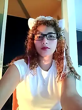 Snapshot of Vikyvoyeur chatting on 09-27-25, 11:55 Vikyvoyeur online show from 09-27-25, 11:55