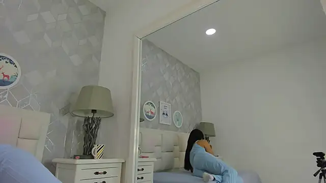 naia cox online show from 11-13-25, 03:43