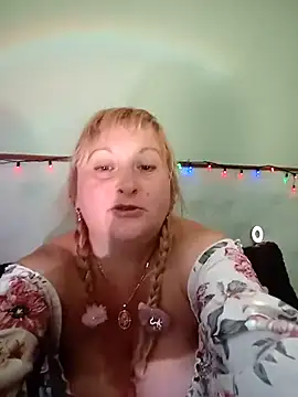 Snapshot of XHelenaX90 chatting on 09-24-25, 09:05 XHelenaX90 online show from 09-24-25, 09:05