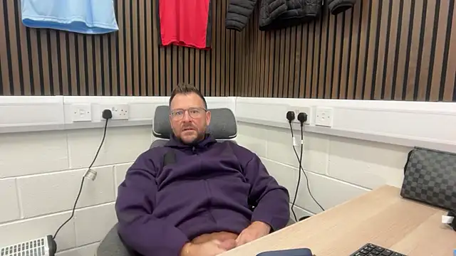 Snapshot of bilf1978 chatting on 02-12-26, 07:41 bilf1978 online show from 02-12-26, 07:41