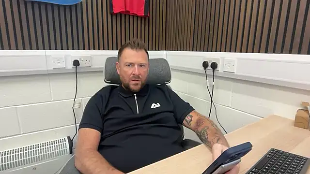 Snapshot of bilf1978 chatting on 02-25-26, 07:41 bilf1978 online show from 02-25-26, 07:41