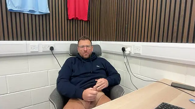 Snapshot of bilf1978 chatting on 02-11-26, 07:30 bilf1978 online show from 02-11-26, 07:30