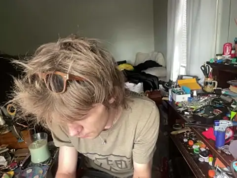 XanderOzzz online show from 05-10-26, 06:43