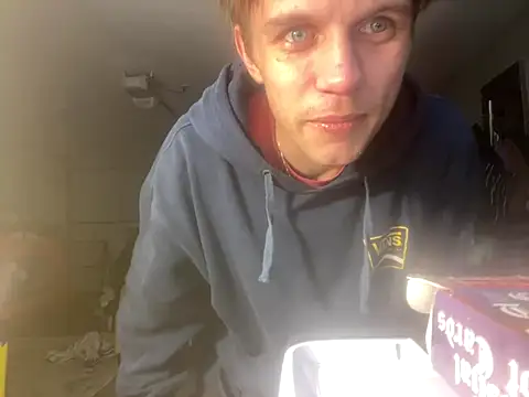 XanderOzzz online show from 10-27-25, 04:24