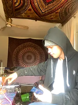 XanderOzzz online show from 11-24-25, 05:57