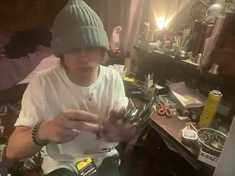 XanderOzzz online show from 10-03-25, 08:16