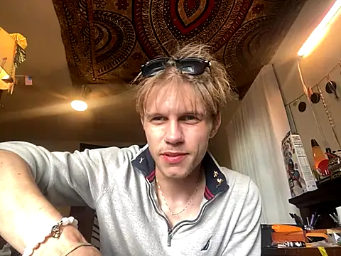 XanderOzzz online show from 10-21-25, 09:03