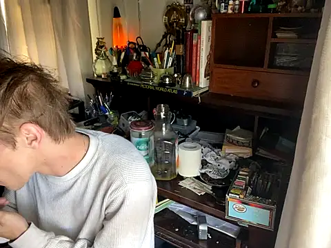 XanderOzzz online show from 10-16-25, 04:48