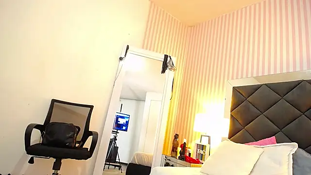 ViictoriaJones  online show from 11-19-25, 01:22