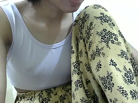 smallcuute online show from 12-22-25, 12:27