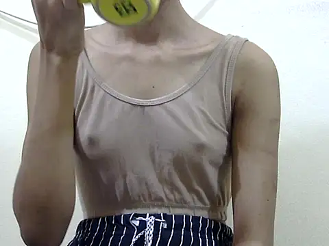 smallcuute online show from 12-15-25, 08:58