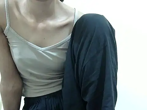 smallcuute online show from 11-18-25, 12:30