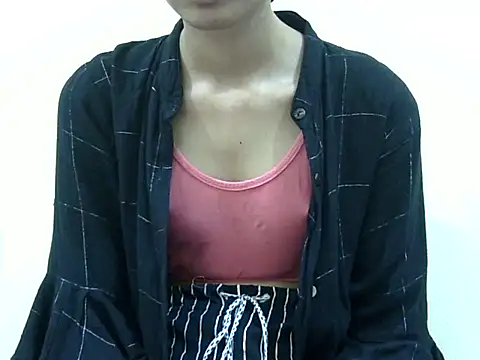 smallcuute online show from 11-23-25, 08:13