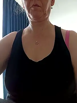 StrawberryBels online show from 01-12-26, 12:39