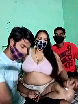 LoveOnStream online show from 10-20-25, 11:49