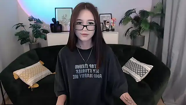 Snapshot of BlackEyesGirl chatting on 10-08-25, 06:26 BlackEyesGirl online show from 10-08-25, 06:26