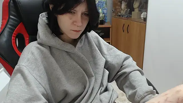 Snapshot of TinaQuiin chatting on 09-26-25, 08:10 TinaQuiin online show from 09-26-25, 08:10