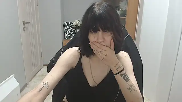 Snapshot of TinaQuiin chatting on 10-24-25, 08:02 TinaQuiin online show from 10-24-25, 08:02