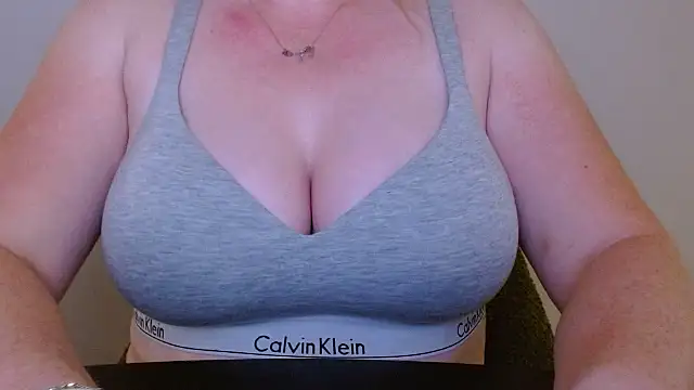 Esmee-Xxx online show from 10-04-25, 08:10