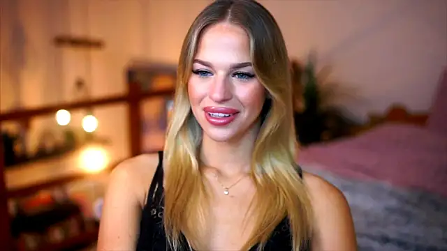 Emilyvanroessel online show from 11-25-25, 03:23