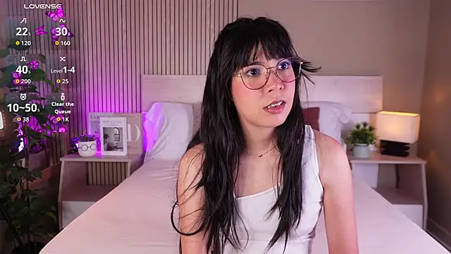 aprilqueenie online show from 06-26-26, 07:42