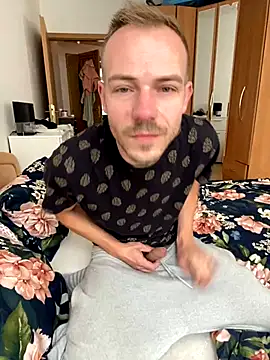 Skinny0150 online show from 10-26-25, 07:42