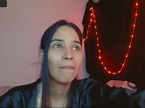 Snapshot of LexxxyQueen chatting on 06-09-26, 05:19 LexxxyQueen online show from 06-09-26, 05:19