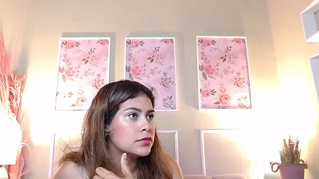 Snapshot of CurlyDani chatting on 02-21-26, 02:02 CurlyDani online show from 02-21-26, 02:02