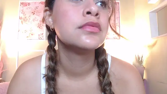 Snapshot of CurlyDani chatting on 02-22-26, 02:47 CurlyDani online show from 02-22-26, 02:47