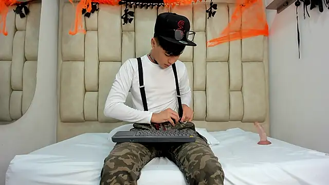 Felipe Cold online show from 10-25-25, 02:44