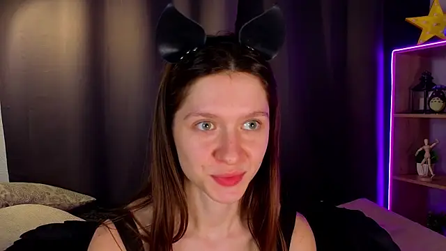 MinaMancilla online show from 09-10-25, 04:17