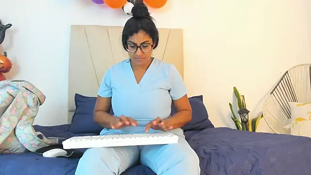 Snapshot of _Miaa_khalifa_ chatting on 10-14-25, 12:28 Miaa khalifa online show from 10-14-25, 12:28