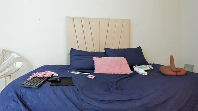  Miaa khalifa  online show from 04-04-26, 12:12