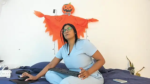  Miaa khalifa  online show from 10-28-25, 12:26