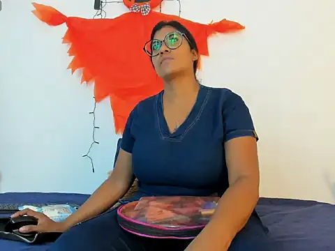 Snapshot of _Miaa_khalifa_ chatting on 10-20-25, 12:17 Miaa khalifa online show from 10-20-25, 12:17