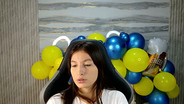 Snapshot of Cami_Boobss chatting on 09-25-25, 12:00 Cami Boobss online show from 09-25-25, 12:00