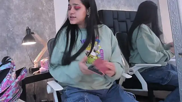 crystaldarliing online show from 11-06-25, 04:22