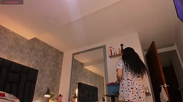 crystaldarliing online show from 12-19-25, 03:21