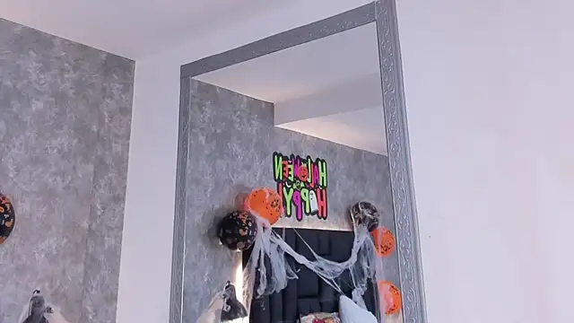 crystaldarliing online show from 10-28-25, 03:44