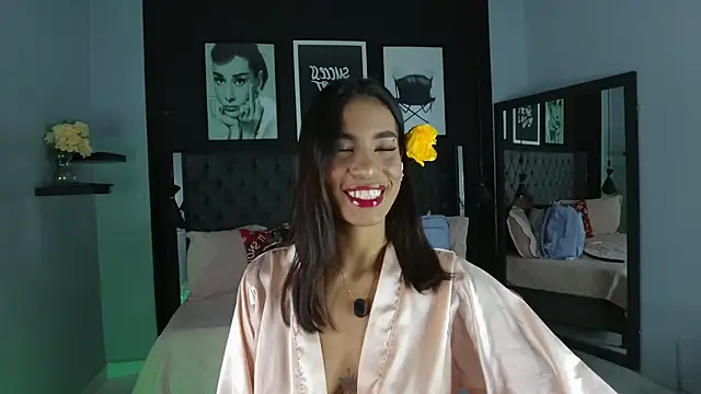 kitty collins  online show from 11-24-25, 11:54