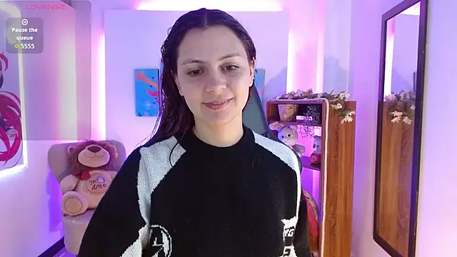 AlanaGarcia19 online show from 12-19-25, 12:07