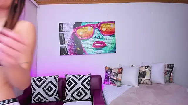 leyah  online show from 10-27-25, 12:39