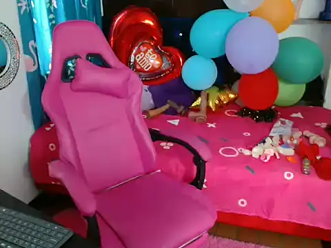 Snapshot of rous-kinky chatting on 09-23-25, 09:00 rous-kinky online show from 09-23-25, 09:00