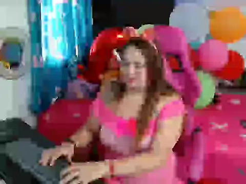 Snapshot of rous-kinky chatting on 09-17-25, 01:13 rous-kinky online show from 09-17-25, 01:13