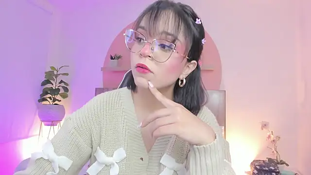 Clara Luu online show from 04-12-26, 02:59