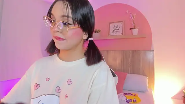 Snapshot of Clara_Luu chatting on 06-16-26, 02:33 Clara Luu online show from 06-16-26, 02:33