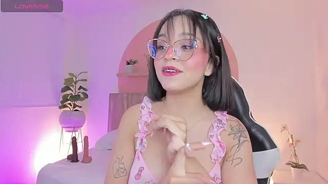 Clara Luu online show from 04-09-26, 02:57