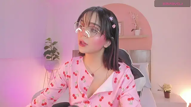 Snapshot of Clara_Luu chatting on 07-11-26, 02:45 Clara Luu online show from 07-11-26, 02:45