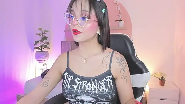 Clara Luu online show from 04-25-26, 03:20