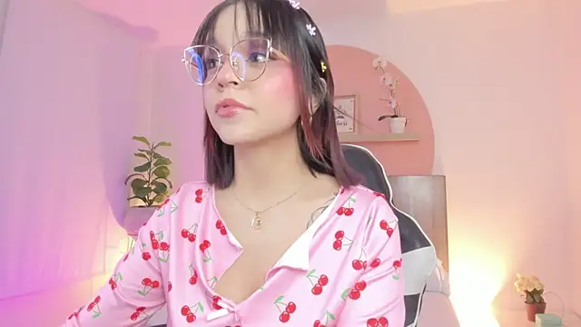 Clara Luu online show from 05-15-26, 02:42